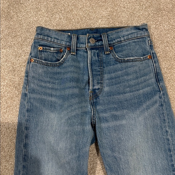 Levi’s capris size 24 - Picture 2 of 9
